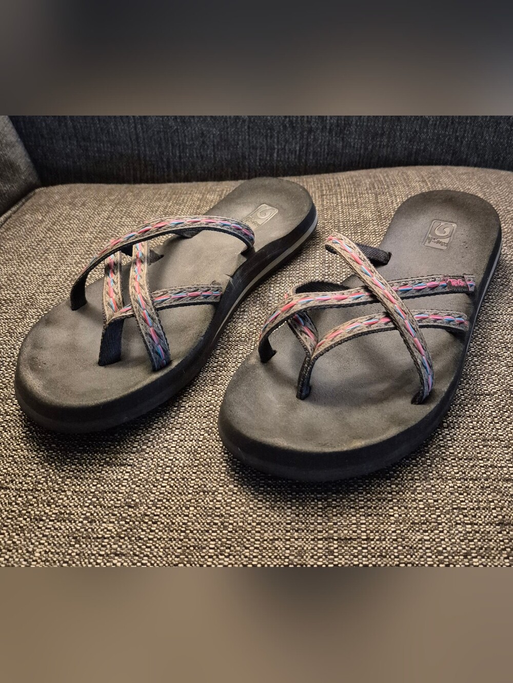 Teva Olowahu Sandals Size 9